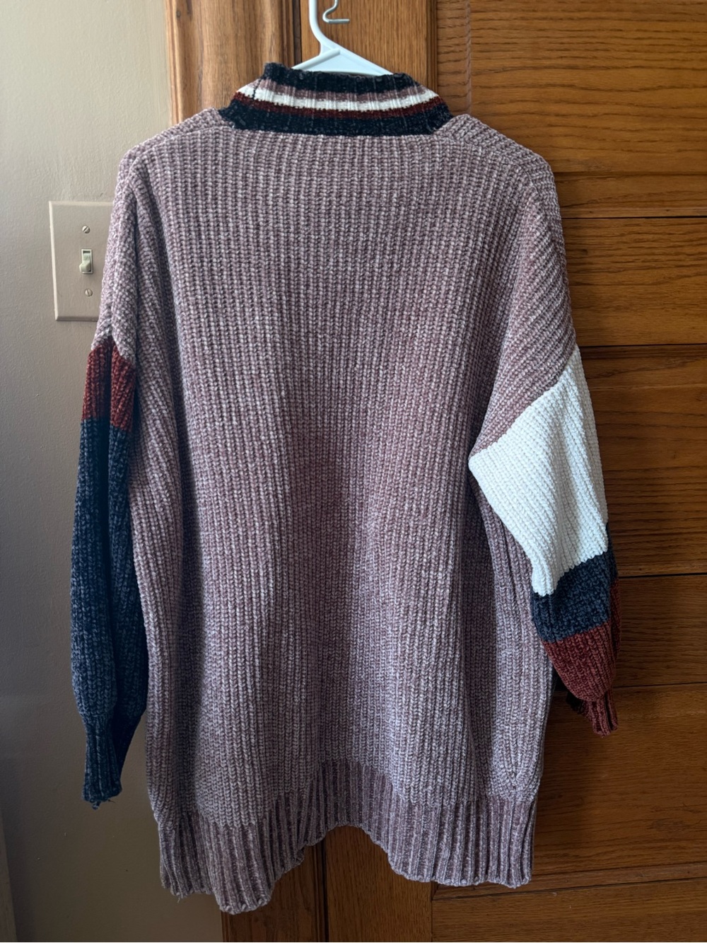 Cozy Open-Front Women's Cardigan Sweater in Mauve with Colorblock Sleeves - Picture 6 of 6